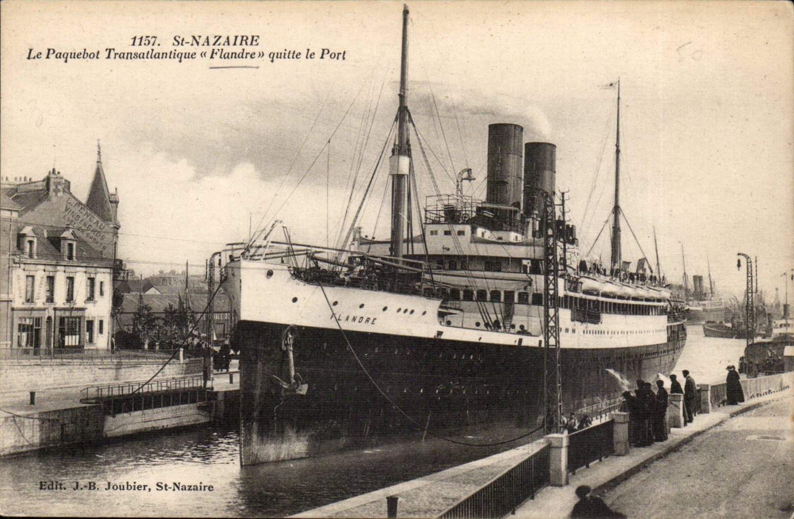 CPA Bateau St Nazaire Transatlantic liner Flanders leaves the port