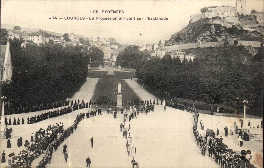 Lourdes CPA the Procession arriving on the esplanade