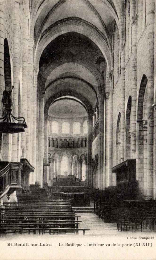 Saint Benoit auf dem Loire CPA der Basilika Innenraum gesehen von der Tur