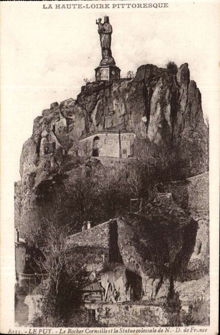 Le Puy CPA Le rocher Corneille et la statue colossale de ND de France