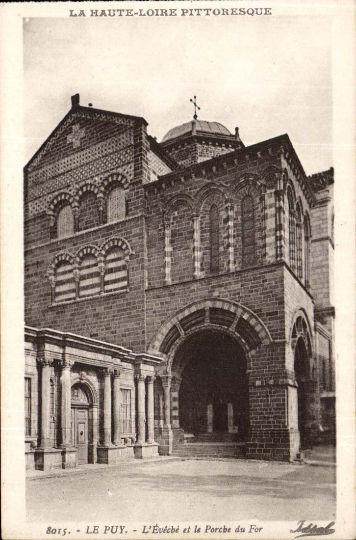 Le Puy CPA L'eveche et le porche de fer