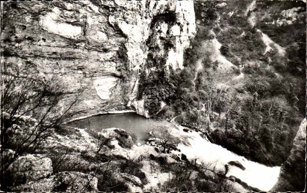 CPA Fountain of Vaucluse Birth of the sources (high waters)