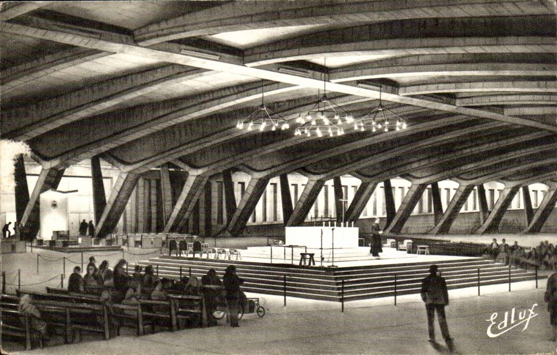 Lourdes - the Basilica sousterraine Black and white St X - CPA