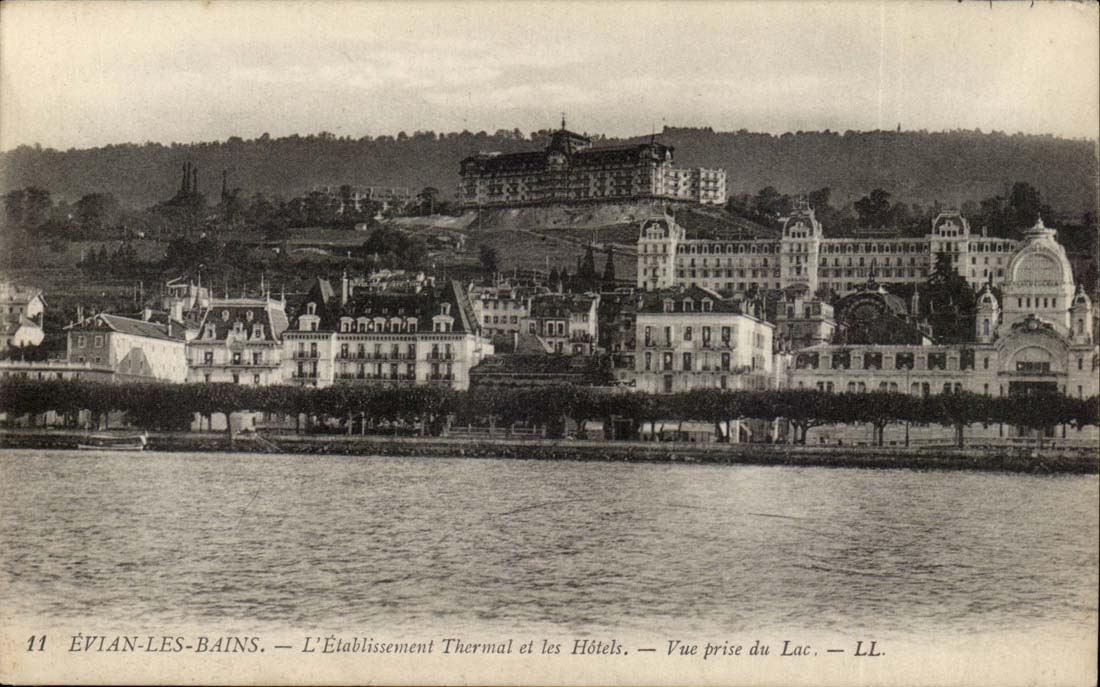 Evian les Bains - the Theraml Establishment and Hotels - Seen from of the Lake - CPA