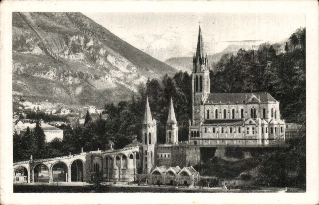 Lourdes - the Basilica - CPA