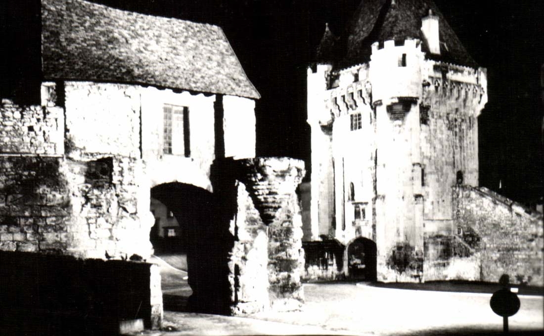 Nevers CPA the door of Croux illuminee