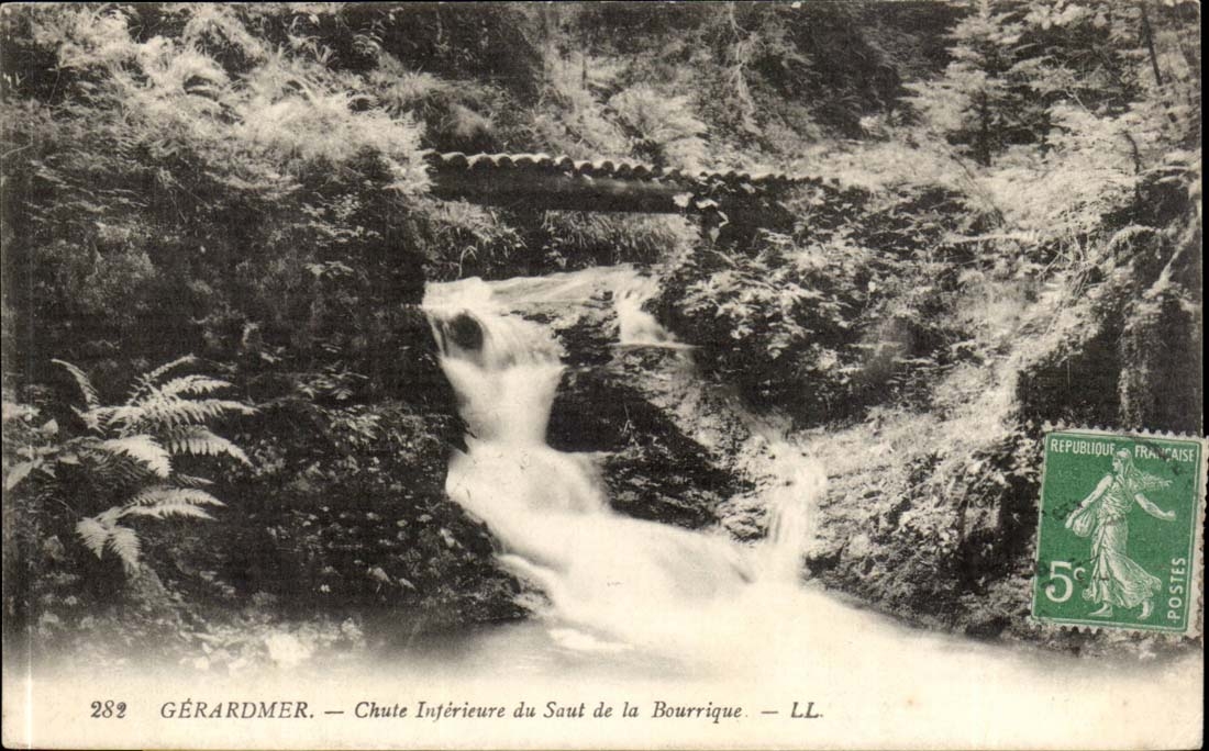 Gerardmer CPA Falls lower of the jump of the she-ass