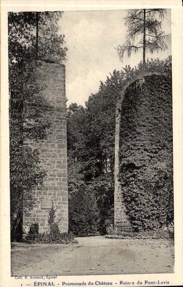 CPA Epinal Walk of the castle Ruins of the bridge levis