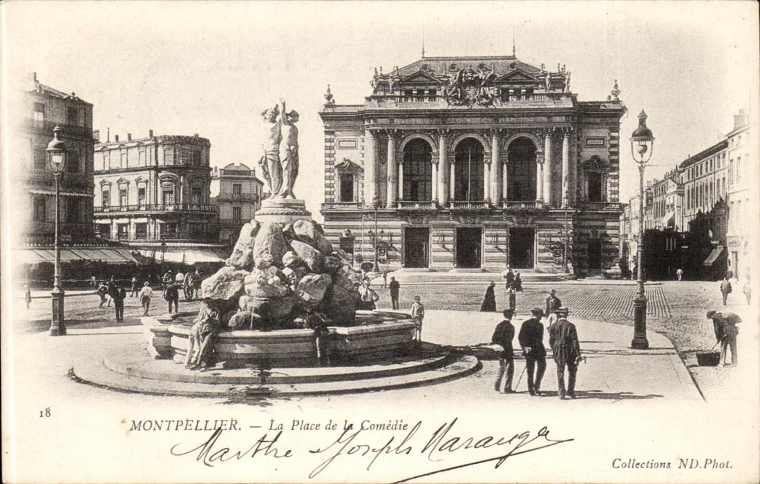 Montpellier CPA La place de la Comedie