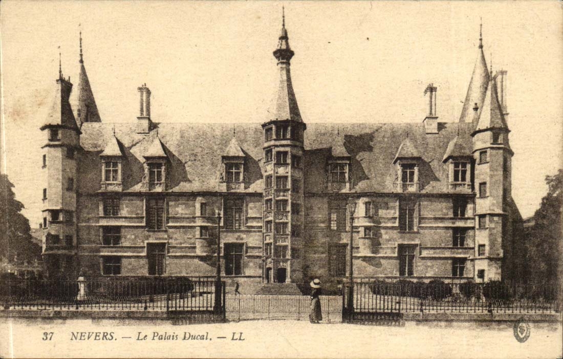 Nevers CPA the ducal palate