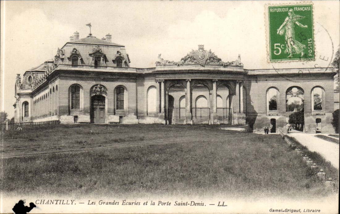 Chantilly CPA large stables and the door Saint Denis