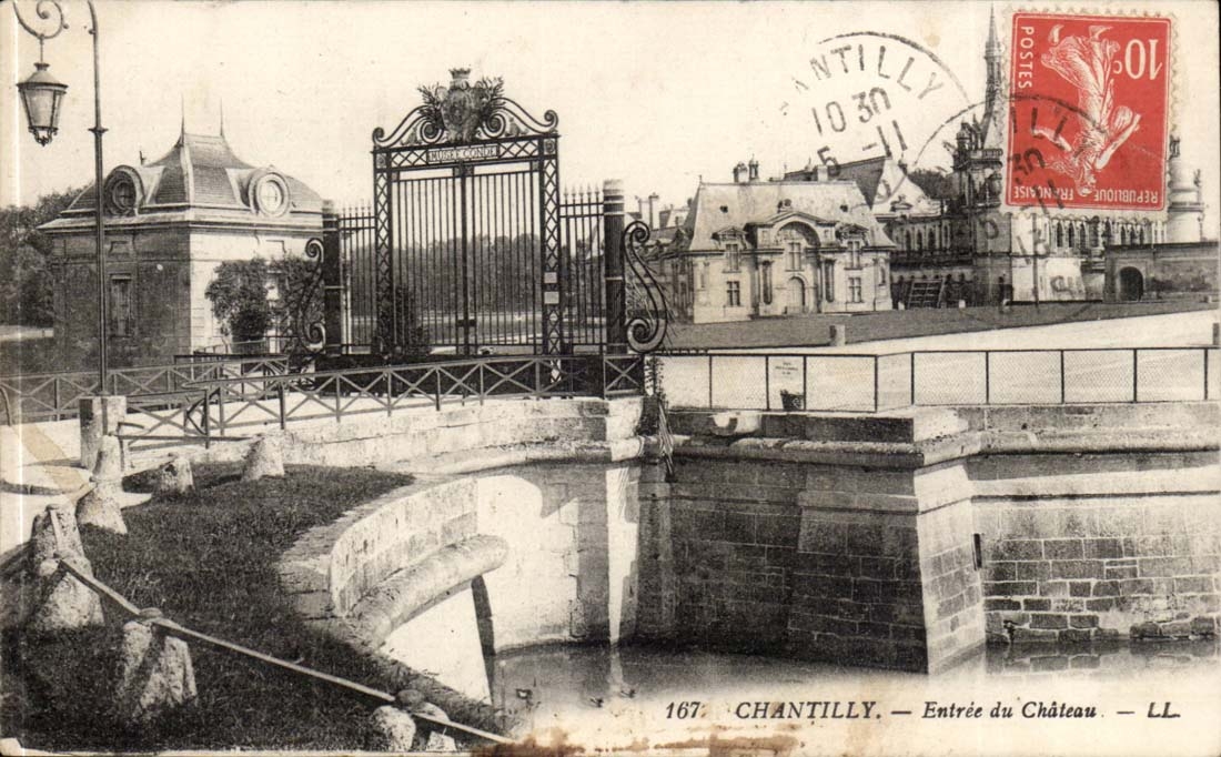 Chantilly CPA Entrance of the Castle