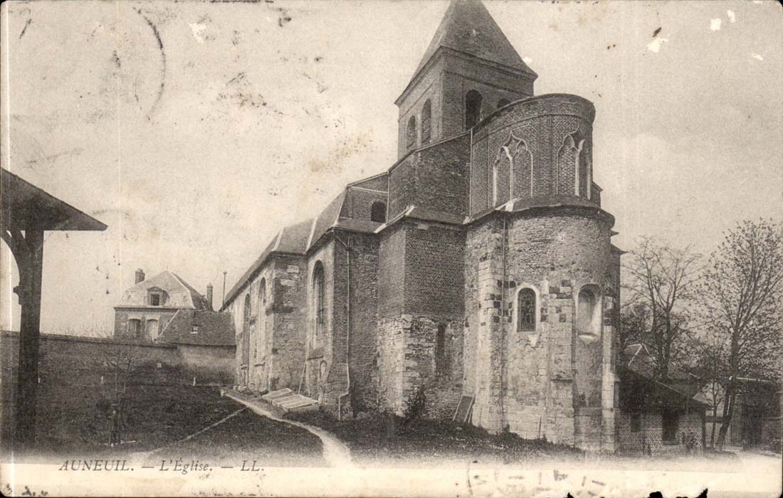 Auneuil CPA the church