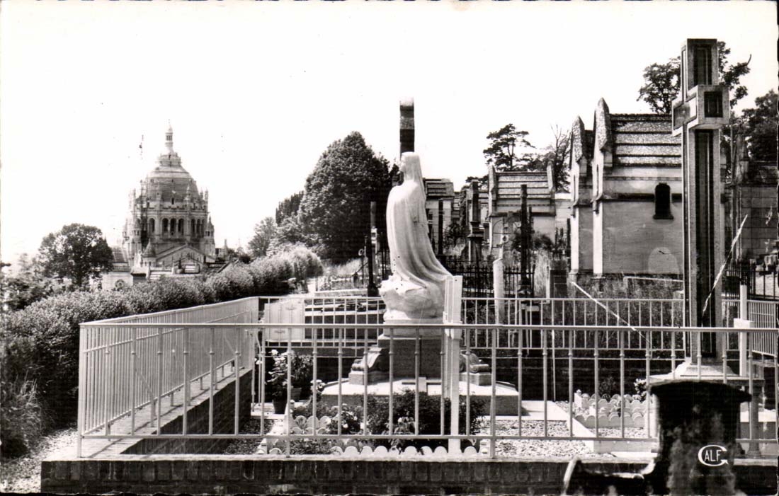 Lisieux CPA die Basilika Statue und die Falle Co Therese zum Kirchhof