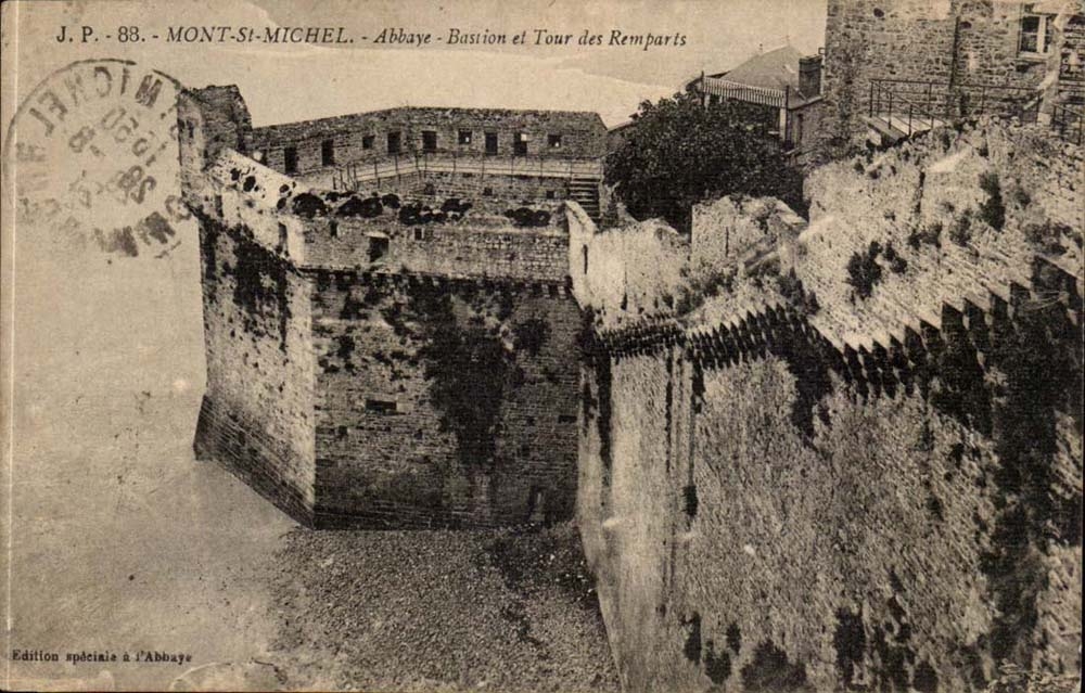 Mont Saint Michel CPA Bassion Abbey and turn of the walls