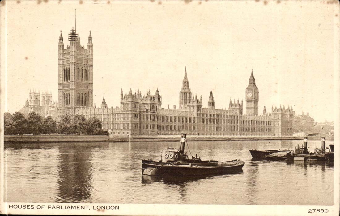 The United Kingdom Houses off Parliament London London CPA (baetau boat)