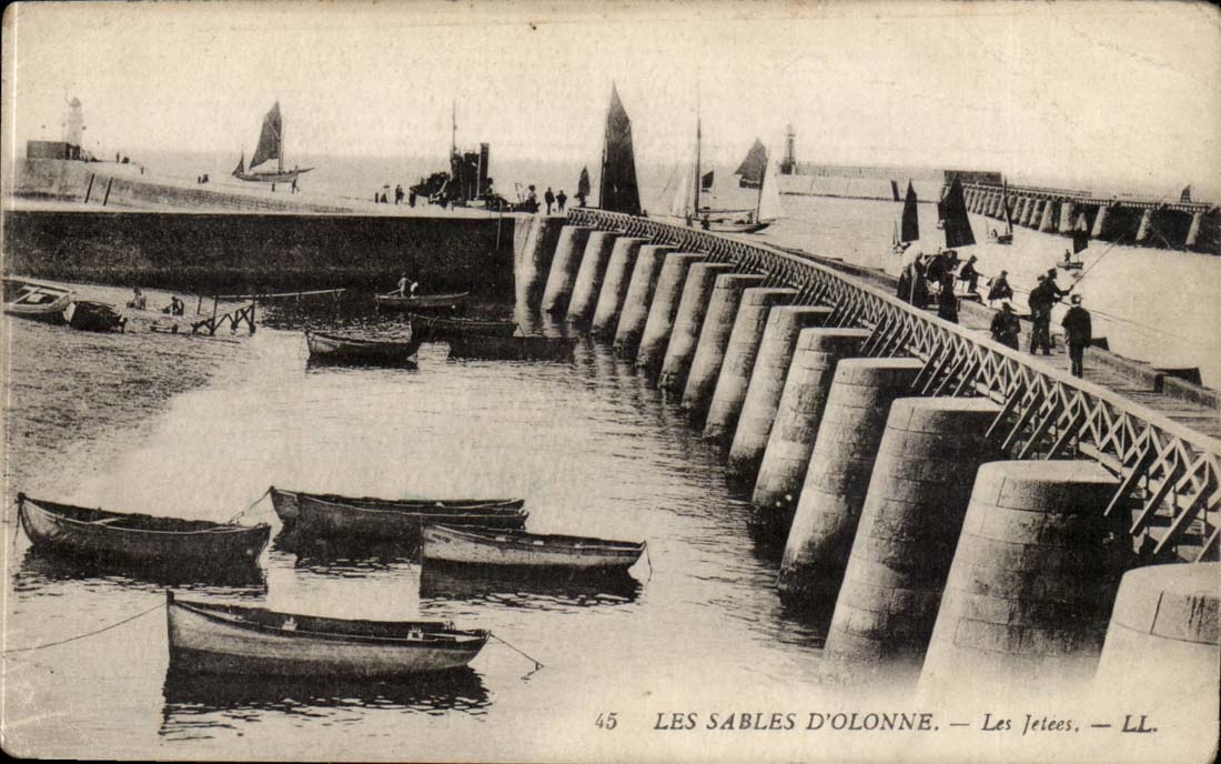 Sables d'Olonne - Piers - Boot - CPA