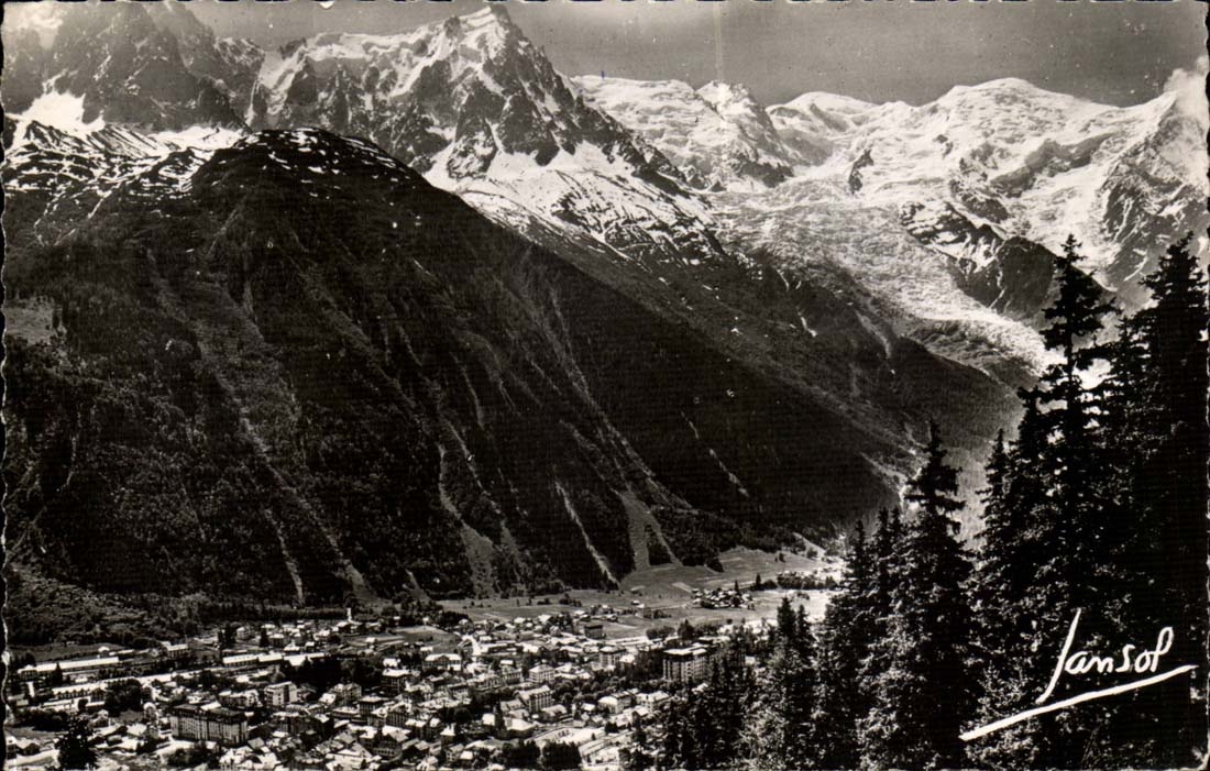 Chamonix - Vue generale L'Aiguille du Midi et le Mont Blanc - CPA