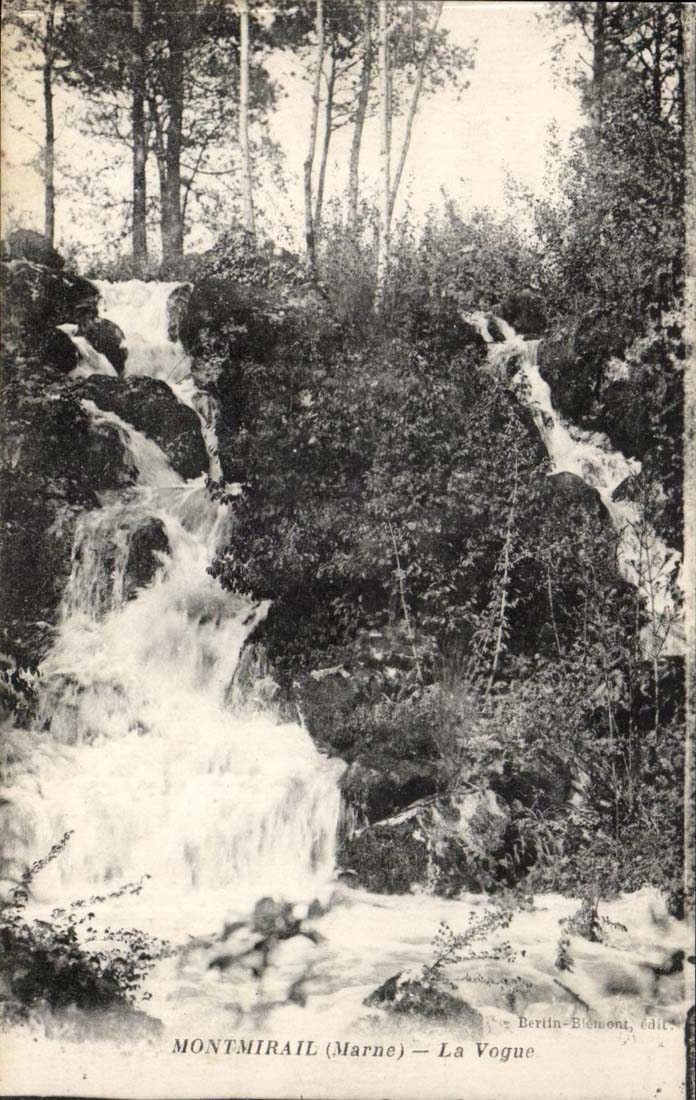 Montmirail CPA Vogue