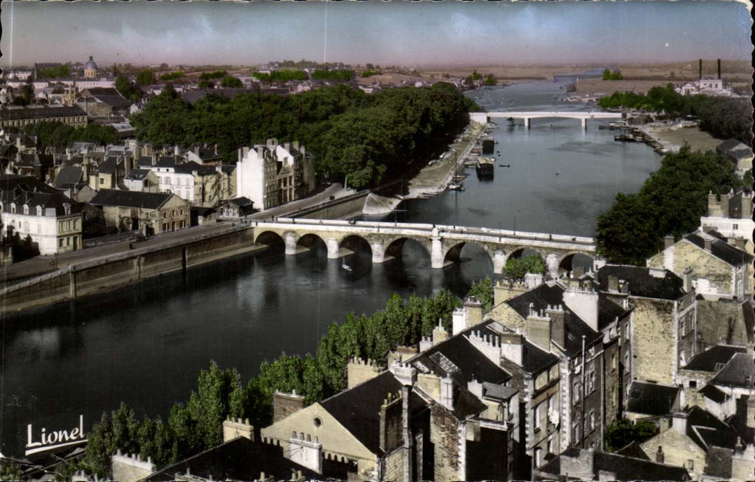 Angers CPA View towards the bridge of the center on Maine