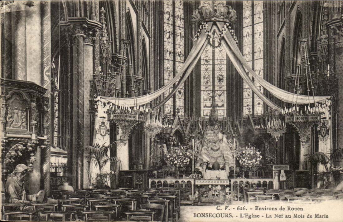 Bonsecours CPA the nave in the month of Mary