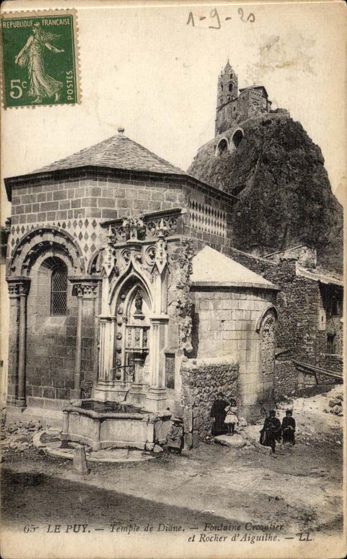 Le Puy - Temple de Diane - Fontaine et Rocher d'Aiguilhe - CPA 