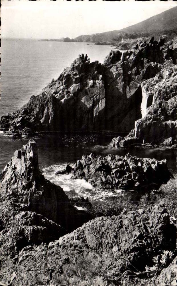 CPA Les rochers rouges dans le Trayas