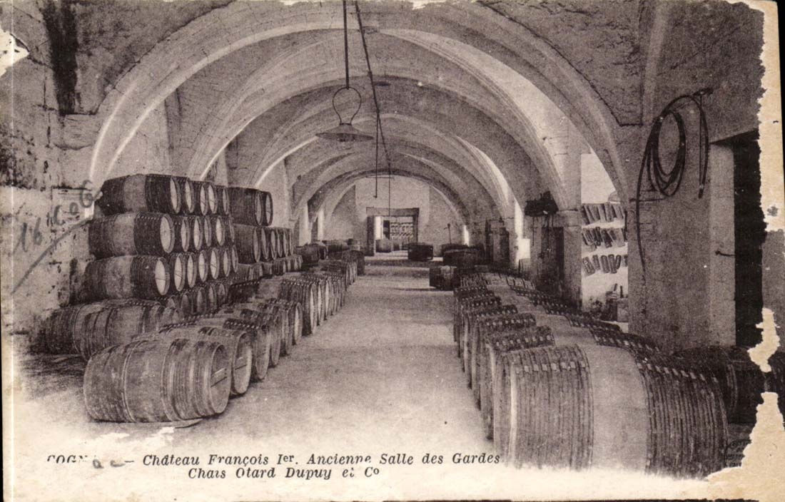 CPA François Castle 1st old room of the guards Wine storehouses Otard Dupuy