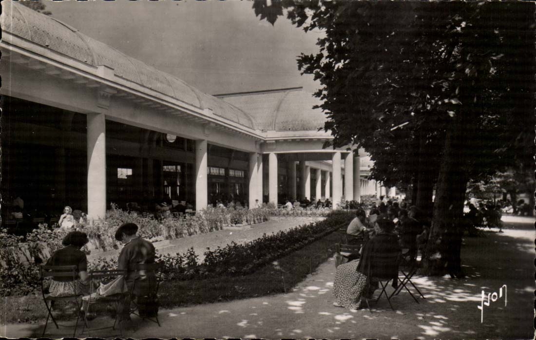 Vittel CPA der Park und die Galeriewege der hydropathischen Einrichtung