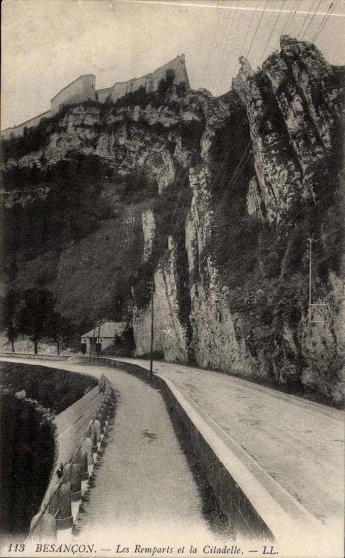 Besancon les Bains CPA walls and the citadel