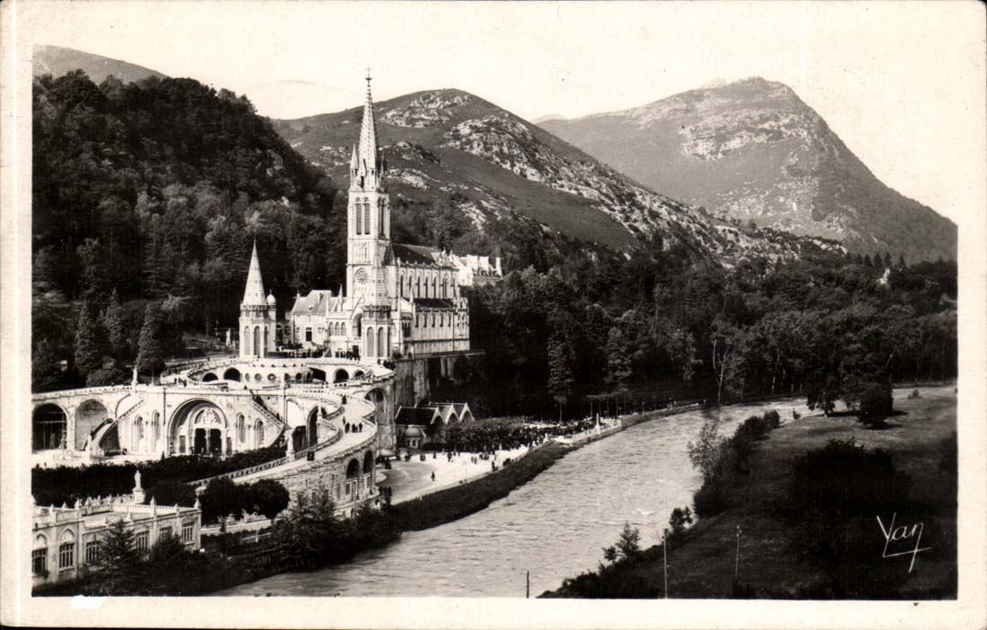 Lourdes - the Basilica and the Station - CPA