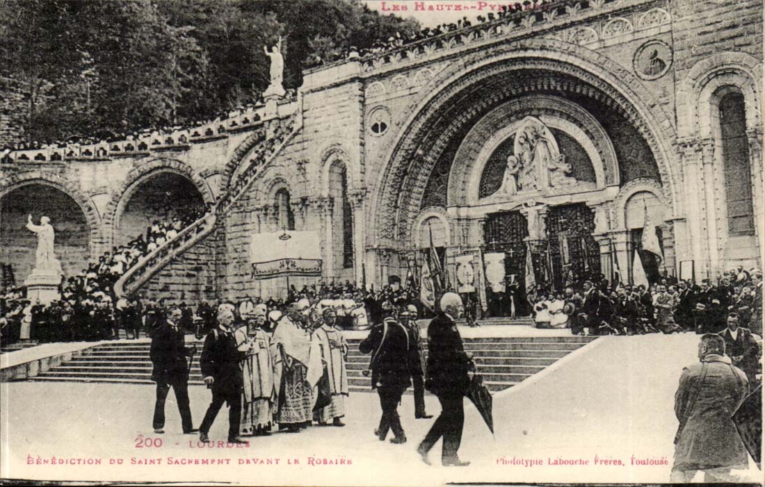 Lourdes - Blessing of Saint the Sacrament In front of the Rosary - CPA