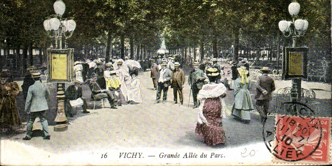 Vichy CPA Large alley of the park