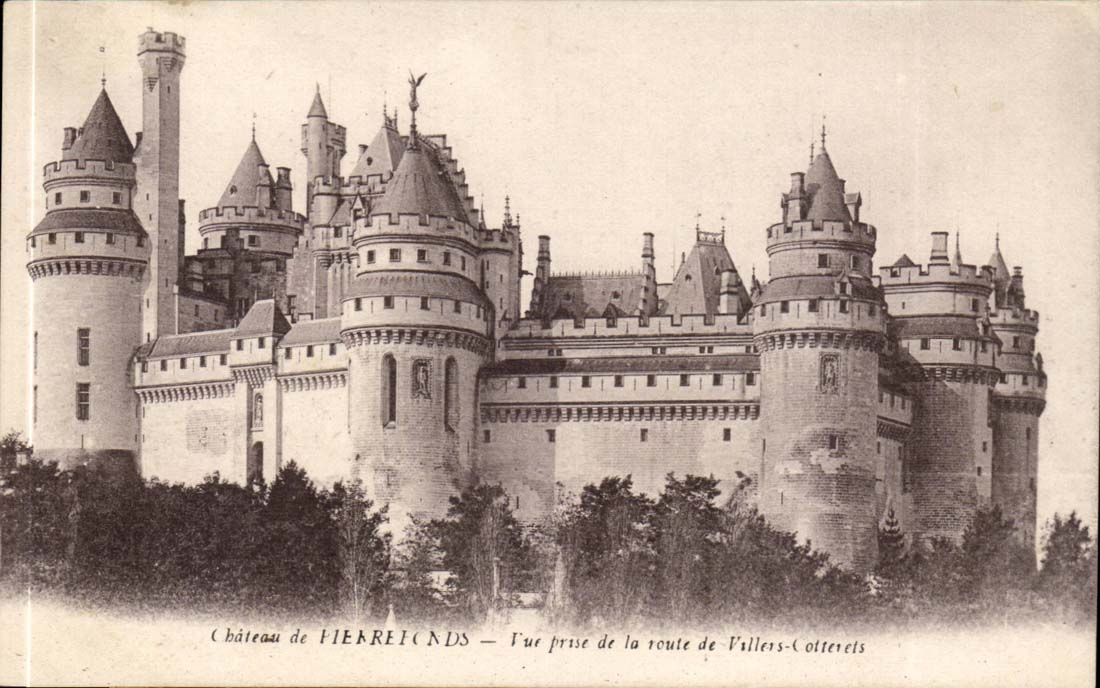CPA Schloss von Pierrefonds gesehen von der Strasse von Villers Cotterets