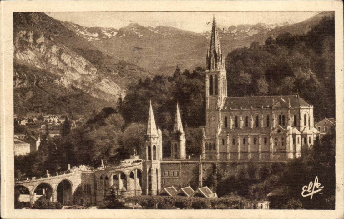 Lourdes - Slopes of the Basilica At the bottom - CPA