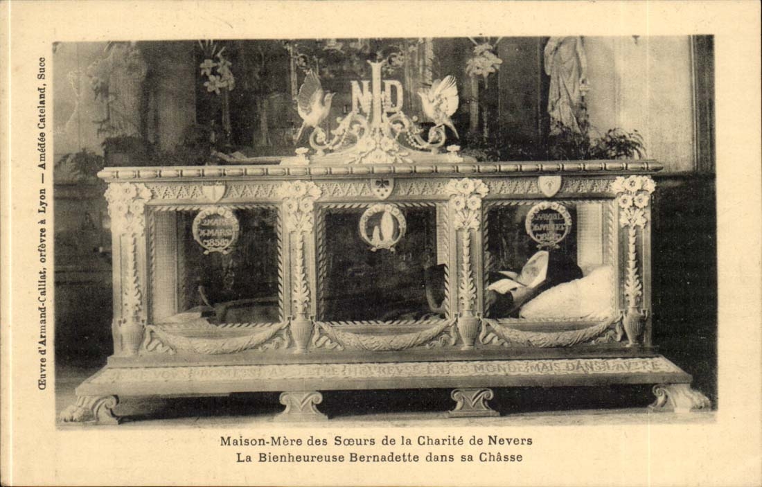 Nevers - Head office of the Sisters of Charity - the Happy Bernadette in the chair - CPA