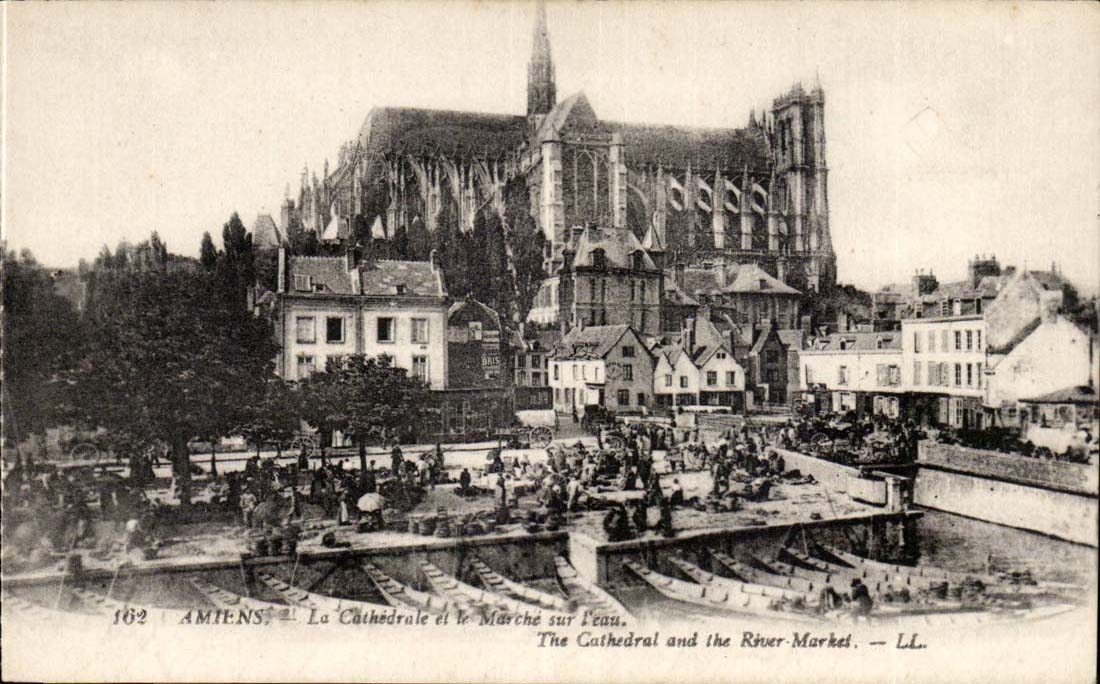 Amiens - the Cathedral - Market on L water - CPA