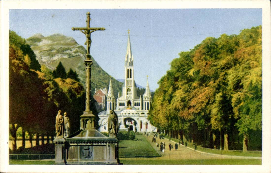 Lourdes - Breton Martyrdom and Basilica - CPA