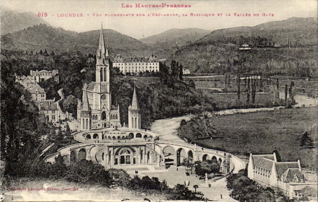 Lourdes - the Basilica - - CPA