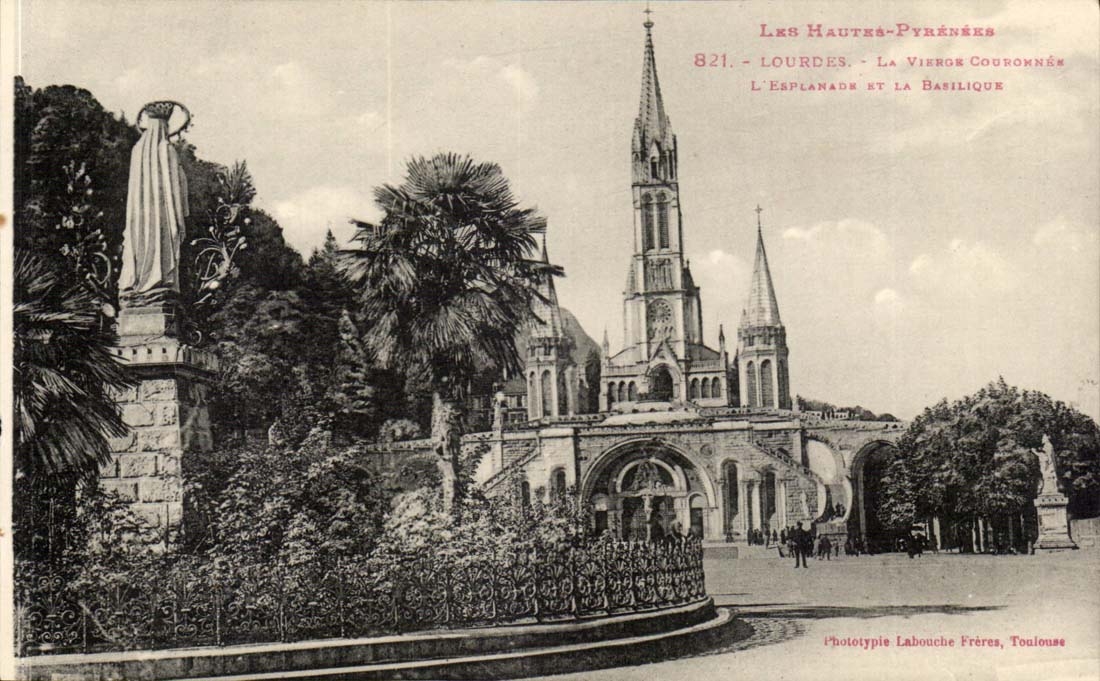 Lourdes - the Basilica - the Couronnee Virgin - CPA