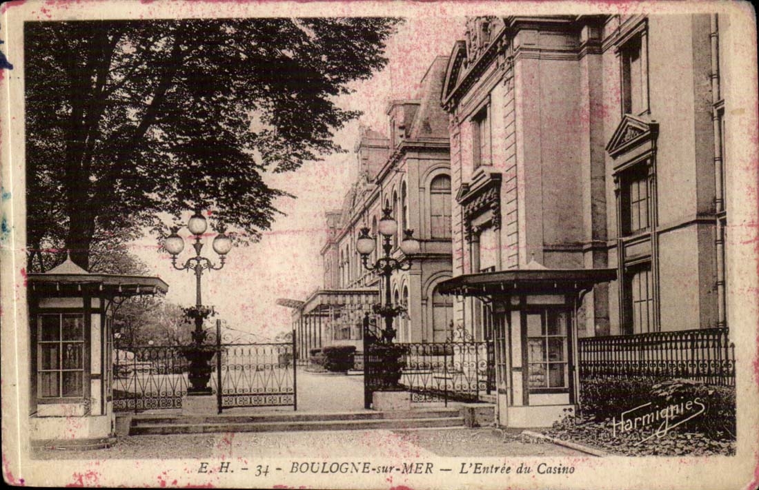 Boulogne on Sea CPA Entering of the casino