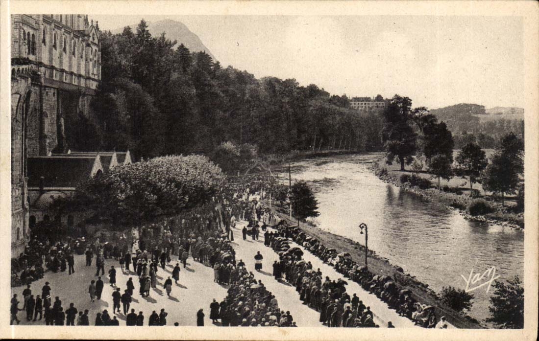 Lourdes CPA the swimming pool and Gave