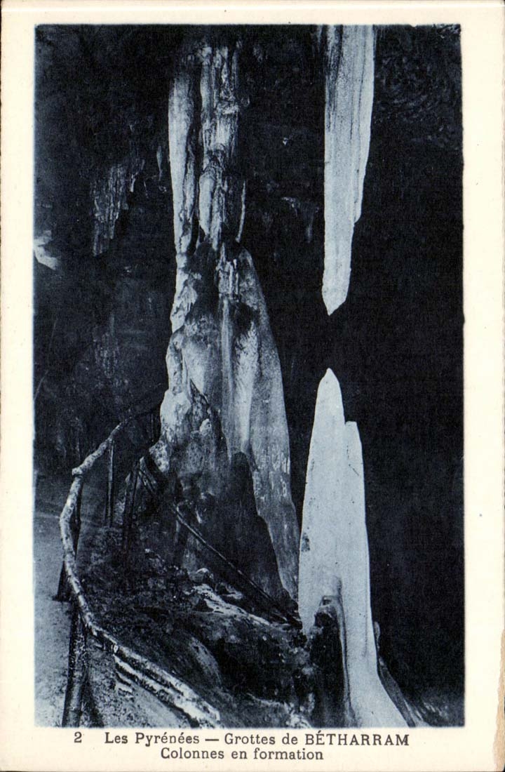Caves of Betharram CPA Columns in formation