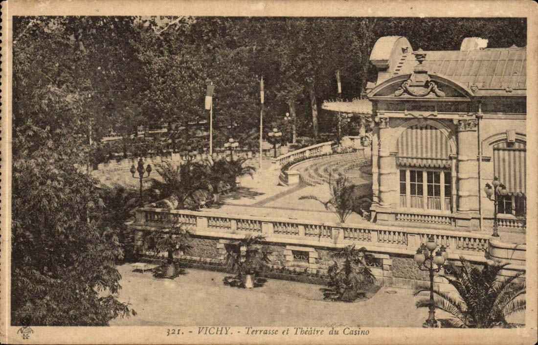 Vichy CPA an alley of the new parks