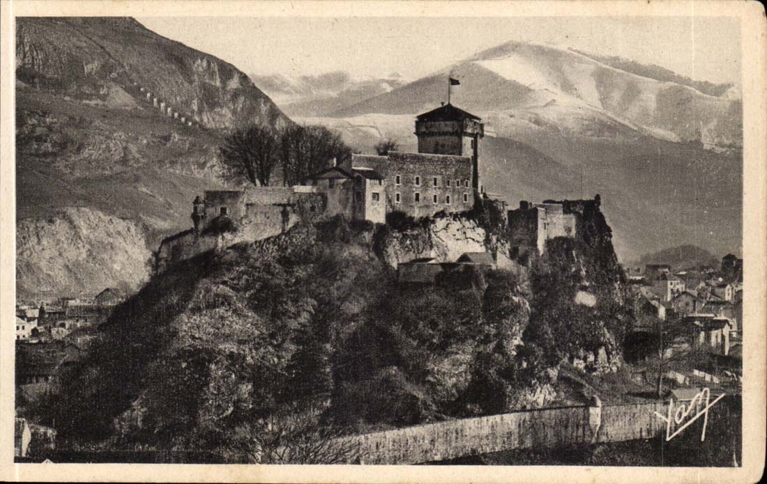 Lourdes CPA the strong castle and mountains