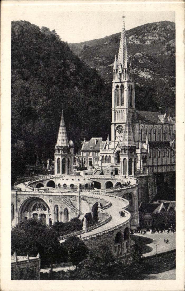 Lourdes CPA Basilica seen of dimension