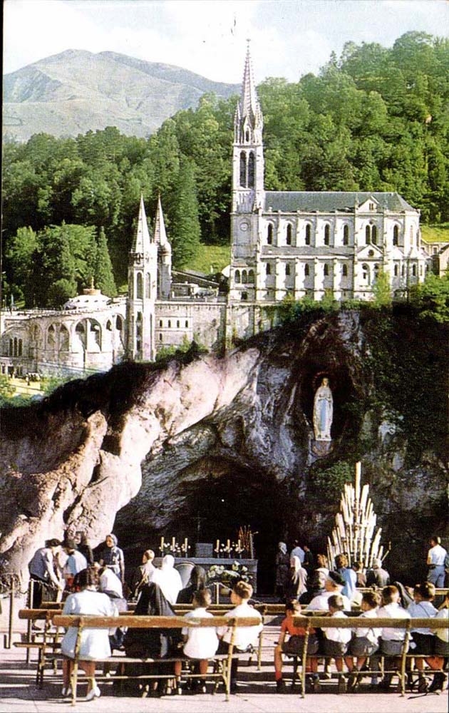 Lourdes CPA the basilica the cave