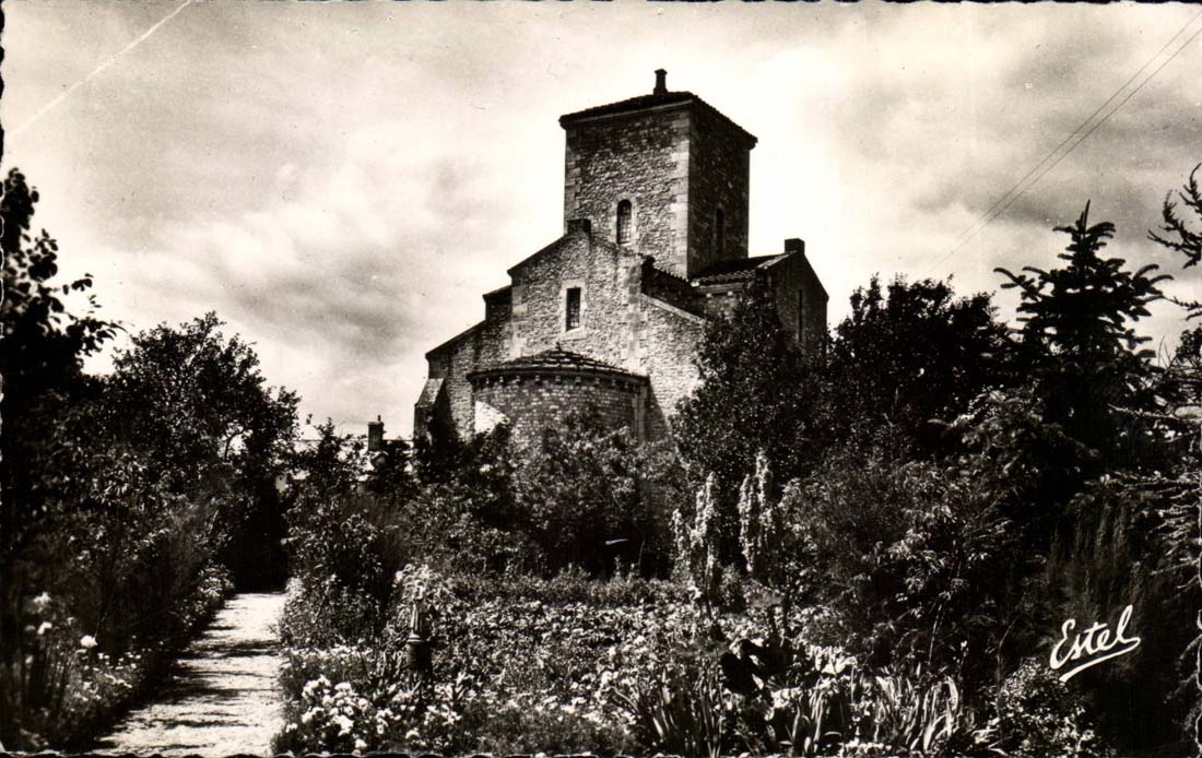 Kirche von Germigny des nahen CPA Apse des Gartens vom Presbyterium