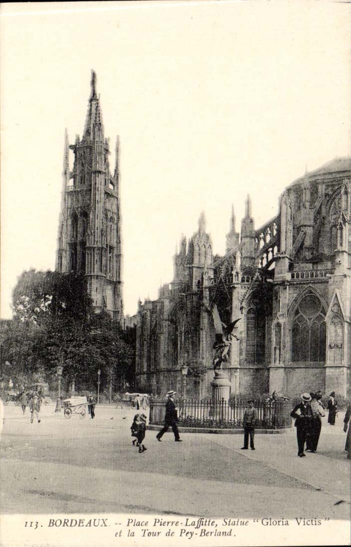 Bordeaux CPA Places Pierre Lafitte Statue Gloria Victis and the tower of Pey Berland
