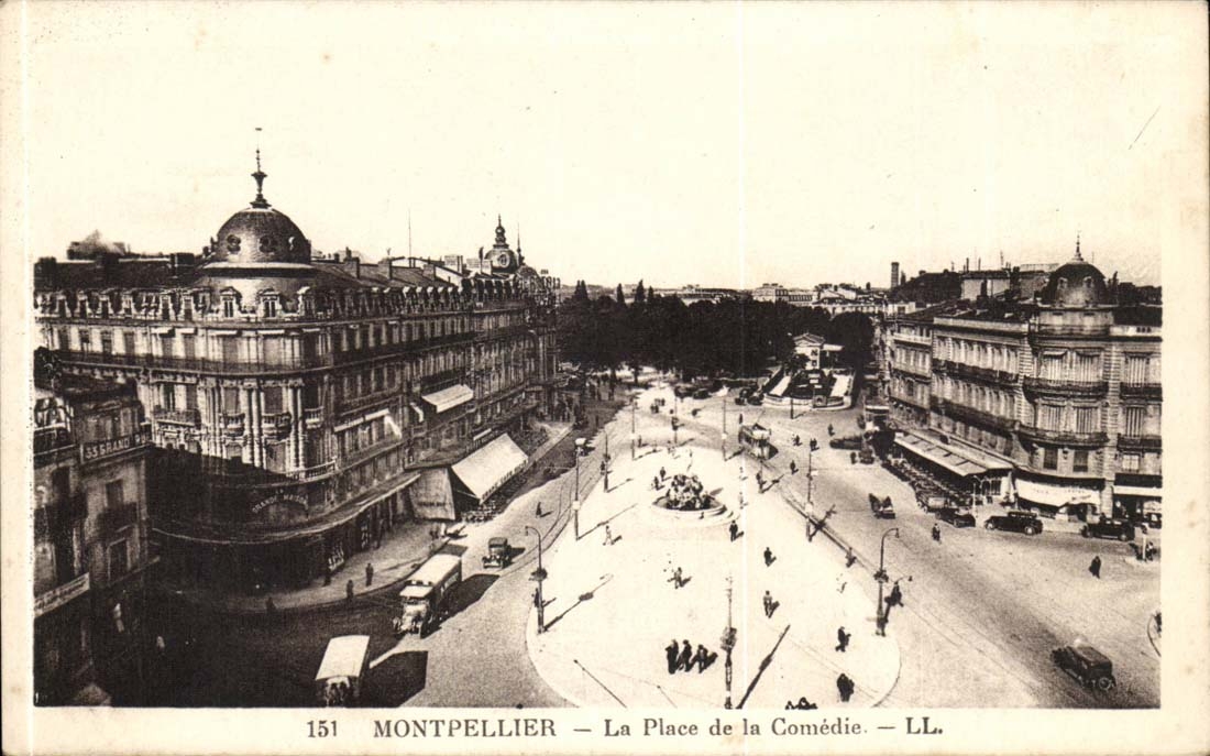 Montpellier - La Place de la Comedie - CPA 